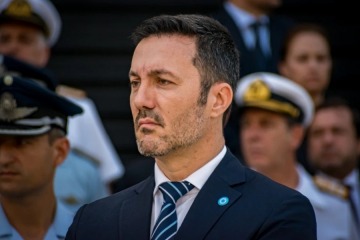 Foto de Luis Petri oficializó su renuncia al Ministerio de Defensa