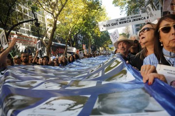Foto de Una multitud hist�rica colm� Plaza de Mayo en el 24 de marzo m�s masivo en d�cadas