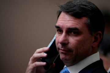 Foto de Fl�vio Bolsonaro negoci� 24 millones de d�lares con banquero fraudulento para una pel�cula