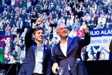 Foto de Cristina Libre: tensi�n en un acto de Axel Kicillof en La Plata