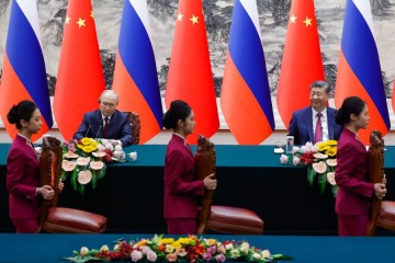 Foto de Xi y Putin sellan acuerdo energ�tico en Pek�n: 40 tratados comerciales