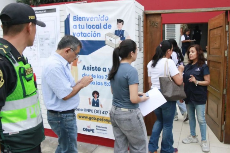  Elecciones en Per�: comenz� el balotaje entre Keiko Fujimori y Roberto S�nchez