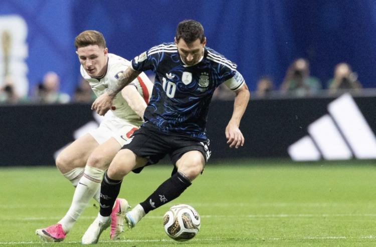  Argentina dio vuelta un partidazo ante Inglaterra y jugar� la final del Mundial frente a Espa�a