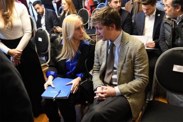 Foto de Santiago Caputo gana terreno en el PAMI y vuelve a quedar expuesta la tensi�n con Karina 