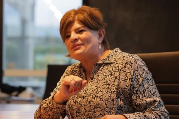 Foto de Firm� para derogar el DNU de Milei, pero falt� a la sesi�n: qui�n es la diputada de Sadir que cambi� de posici�n