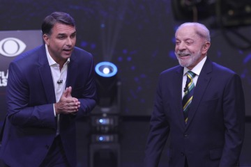 Foto de Lula y Bolsonaro pelean voto a voto: un punto de diferencia a dos d�as del balotaje en Brasil