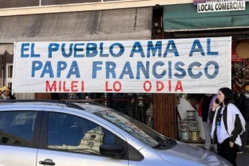Foto de "El pueblo ama al Papa Francisco. Milei lo odia": fuerte rechazo al candidato libertario en la Peregrinación a Luján