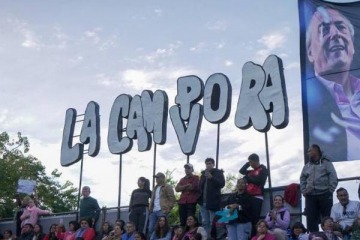 Foto de La militancia comienza a llegar al PJ para respaldar a Cristina Fernndez de Kirchner