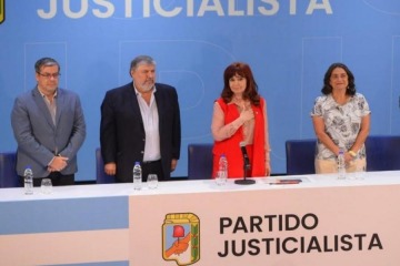 Foto de Cristina Kirchner convoc una reunin de emergencia con senadores peronistas en la sede del PJ