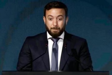 Foto de Agustn Laje quiso negar parte de su tuit fascista, pero se lo recordaron y corri