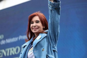 Foto de Cristina Kirchner felicit a Gildo Insfrn y a Juan Monteverde por sus triunfos en Formosa y Rosario