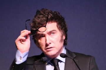 Foto de El crtico informe de JP Morgan que asusta a Javier Milei y recuerda el declive de Macri en 2018