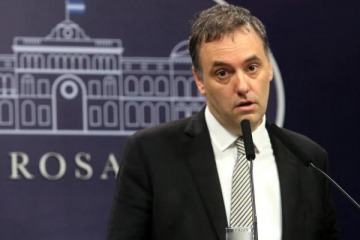 Foto de Adorni eligi el silencio y suspendi su programa de streaming "Fake, 7, 8" en medio del escndalo de las coimas