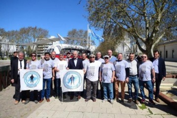 Foto de Alak despidi a un contingente de excombatientes platenses que viajar a las Islas Malvinas
