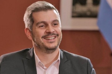 Foto de Adorni explicó que su llegada a la jefatura de Gabinete fue "una confusión" y cruzó a Macri recordando a Marcos Peña