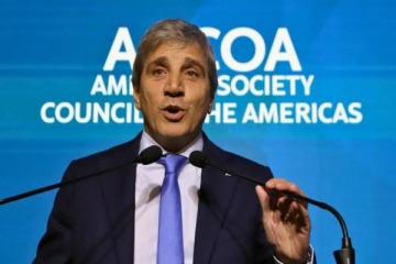 Foto de Caputo volvió a negar que el precio del dólar esté atrasado