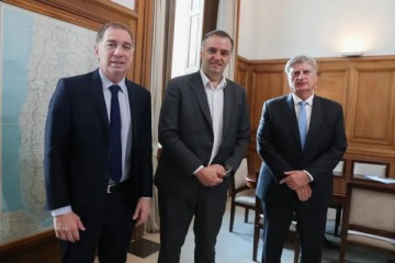 Foto de Santilli se reunió con Ziliotto y consiguió su primera foto con un peronista opositor