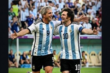 Foto de Ins�lito: Milei festej� el nuevo pr�stamo de Caputo con un meme que alude a Messi y Juli�n �lvarez