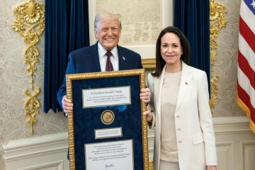 Foto de Pese al Nobel que le cedi� Machado, Trump la deja de lado y fortalece el di�logo con Delcy Rodr�guez