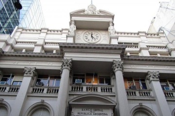 Foto de Pese a las compras del BCRA y los elogios del FMI, las reservas vuelven a caer por pagos de deuda