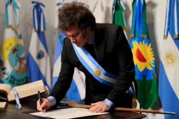 Foto de Milei formaliz� las partidas del Presupuesto 2026: m�s poder para Adorni y mayor control sobre fondos y cargos