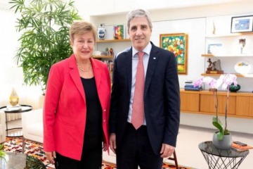 Foto de Caputo se reunió con Georgieva en Davos en la previa de la segunda revisión del acuerdo con el FMI
