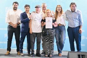 Foto de "Creemos en la justicia social”: Kicillof retomó su agenda en el conurbano para una entrega de escrituras en Avellaneda