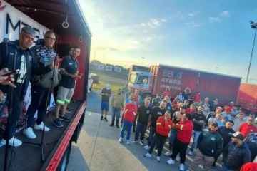 Foto de Camioneros anunci� un paro por tiempo indeterminado en la planta de Coca-Cola