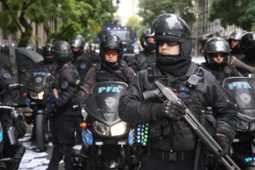 Foto de Megaoperativo: el Ejecutivo vuelve a apostar al protocolo antipiquetes durante la marcha al Congreso 