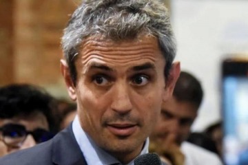 Foto de El insulto racista de Menem a Quintela: �Es un mono con un martillo en una cristaler�a�