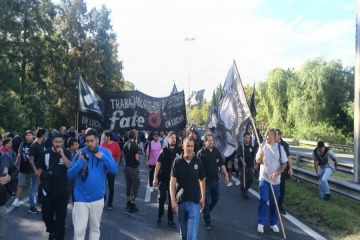 Foto de Trabajadores de Fate cortaron la Panamericana y preparan una movilización masiva