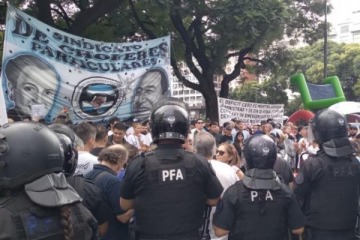 Foto de La marcha por la aplicaci�n de la emergencia en Discapacidad termin� en represi�n policial 