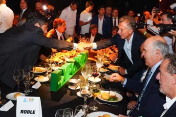 Foto de Kicillof estuvo en Expoagro y se salud� con Mauricio Macri