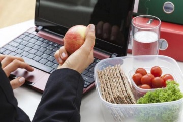 Foto de El 80% de los trabajadores argentinos se salta una comida durante su jornada