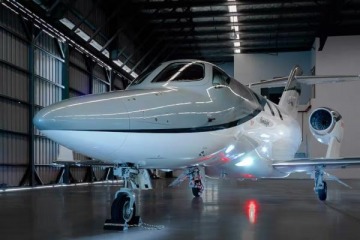 Foto de Escala es esc�ndalo de los viajes de Adorni: trascienden im�genes del vuelo privado a Punta y los millones en gastos