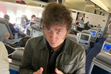 Foto de Javier Milei viaja este jueves a Tucum�n: sin recorridas, ni "tour de la gratitud"