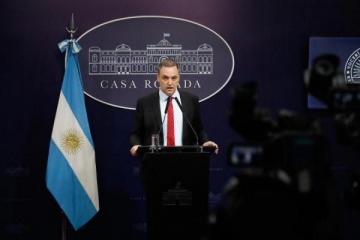 Foto de En medio del esc�ndalo, Adorni recibi� un aumento en su sueldo y ya cobra $7 millones