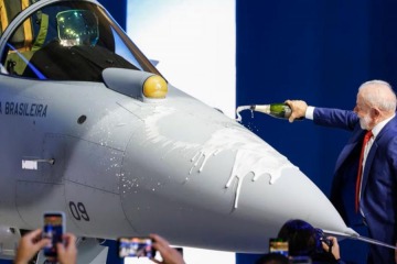 Foto de Brasil presenta su primer caza supers�nico fabricado en el pa�s