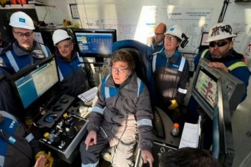 Foto de Milei festej� el fallo a favor de la Argentina por YPF, pero omiti� que quiso privatizar la petrolera en la Ley Bases