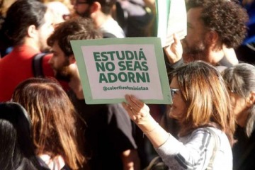 Foto de Universidades: docentes y estudiantes realizar�n clases abiertas y p�blicas frente a una de las casas de Adorni en Caballito