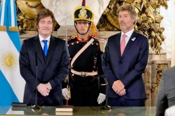 Foto de Mahiques sum� a su padre y a parientes de jueces federales en los pliegos que Milei envi� al Congreso 