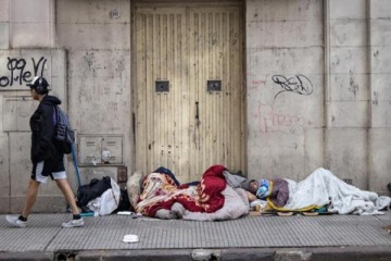 Foto de Con una leve baja, el Gobierno difundi� su �ndice de pobreza en el segundo semestre de 2025