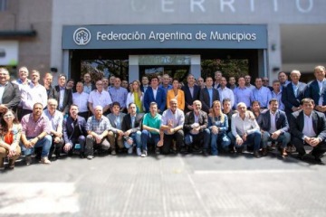 Foto de Espinoza conmemor� el 44� aniversario de Malvinas: "Un legado vivo y una convicci�n que nos define como pueblo"