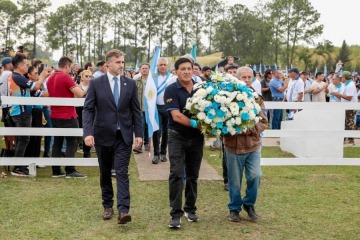 Foto de Federico Ach�val encabez� el acto por el D�a del Veterano y los Ca�dos en la Guerra de Malvinas en Pilar