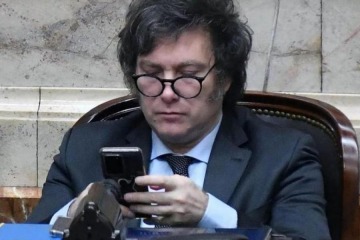 Foto de Ni Clarín ni La Nación se salvaron: Milei pasó el finde XXL insultando periodistas