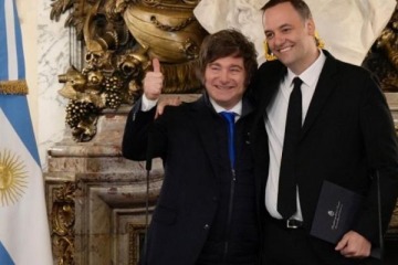 Foto de La imagen de Milei volvi� a desplomarse por el esc�nadalo de corrupci�n de Manuel Adorni