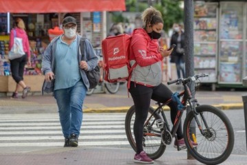 Foto de Precarizaci�n laboral: ya superan el mill�n las personas  que trabajan como delivery o choferes de aplicaci�n