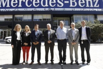 Foto de Fernando Espinoza: �El pa�s va a salir adelante con m�s educaci�n y generaci�n de trabajo�