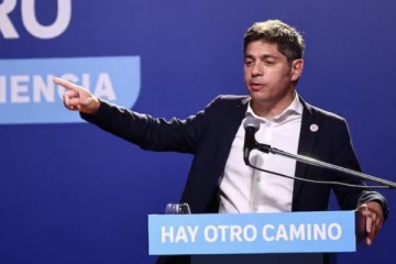 Foto de Kicillof se plant� en la UBA y acus� a Milei de integrar "una banda de chorros" que quiere vaciar la ciencia 