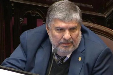 Foto de Jos� Mayans, lapidario con Milei, exigi� abrirle un Juicio Pol�tico: �No entiende un carajo y est� pirado�